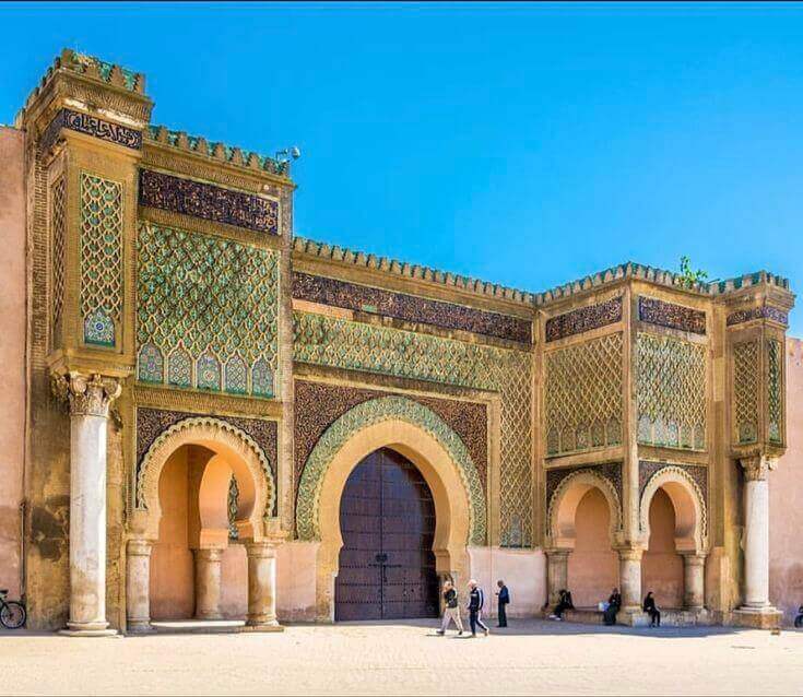 location voiture à Bab Mansour à Meknès- Maroc