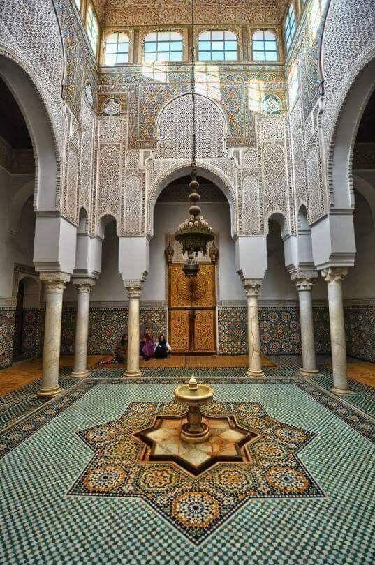 location voiture près de la Mausolée de Moulay Ismail