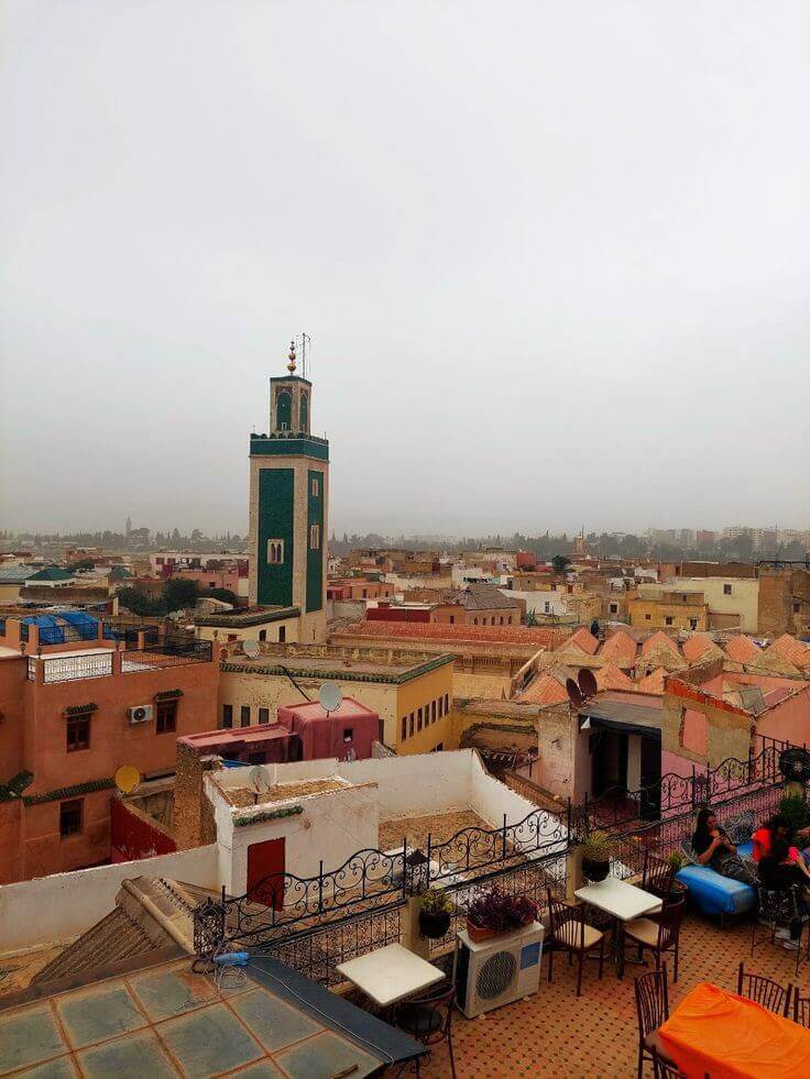 location voiture pas chère à la Médina de Meknès